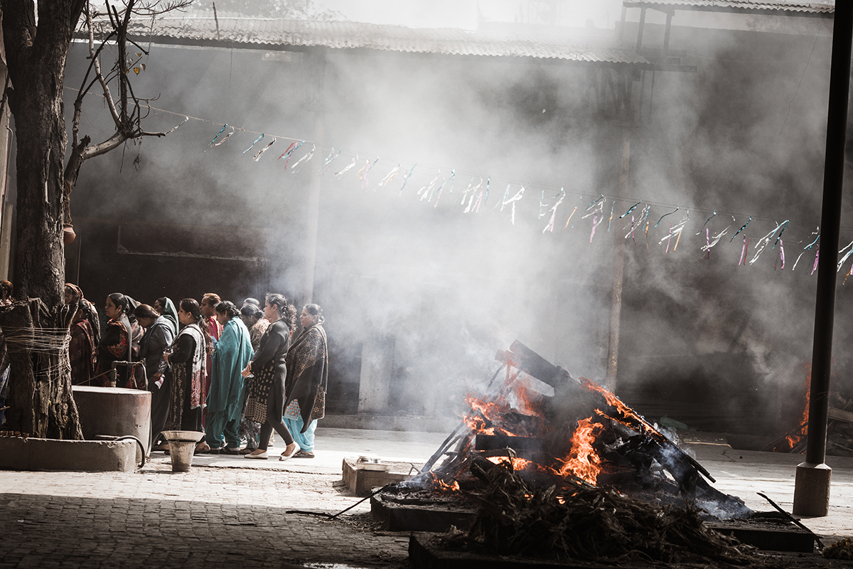 Индия кремация настоящий. Сжигание мертвых в Индии.