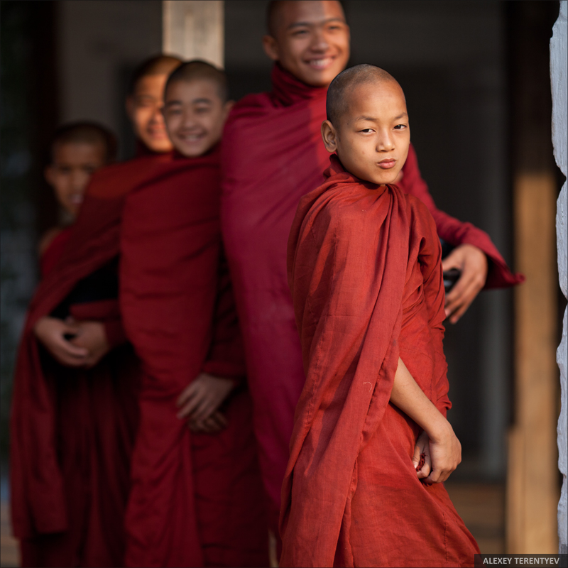 Буддистсике_монахи_Мьянма