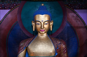 Изображение Будды в одном из монастырей. Индия